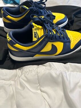 Nike Men’s Low-Top Sneakers — Navy and Yellow men’s size 8.5/women’s 10